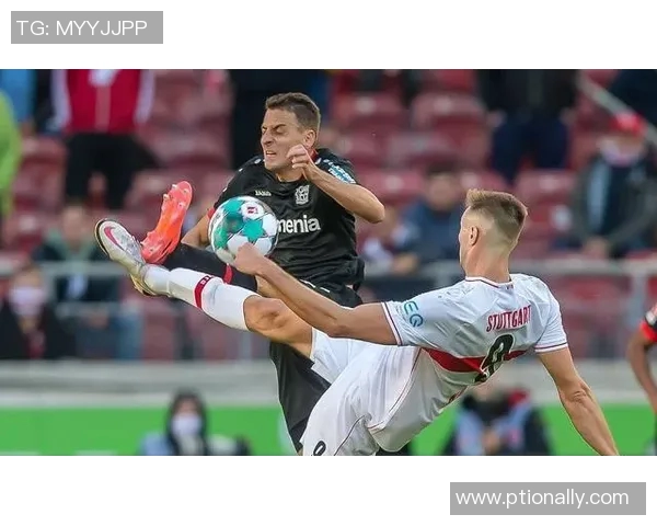 康斯巴达与前进之鹰的激烈对决揭示了足球战术与团队合作的重要性